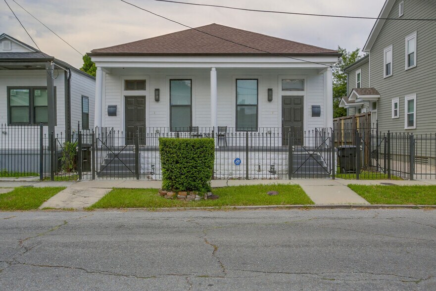 Building Photo - 2711 Baronne St