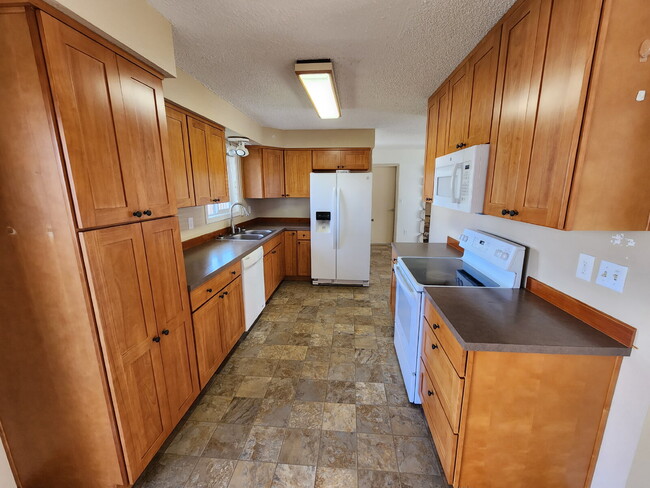 Building Photo - 3 bed 1.5 bath in Sequim