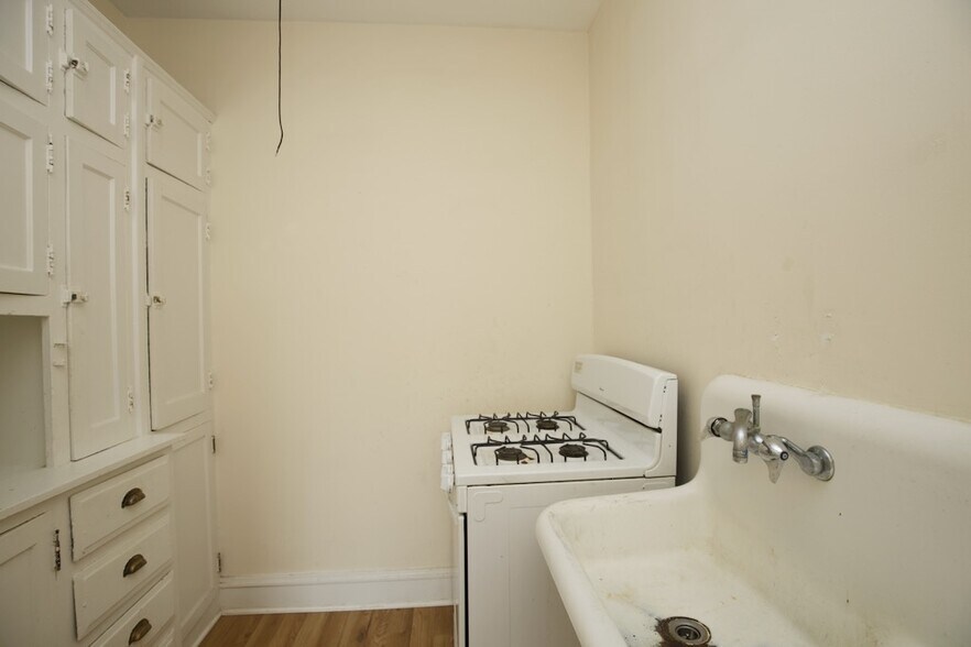 Building Photo - 4856 N Damen Ave