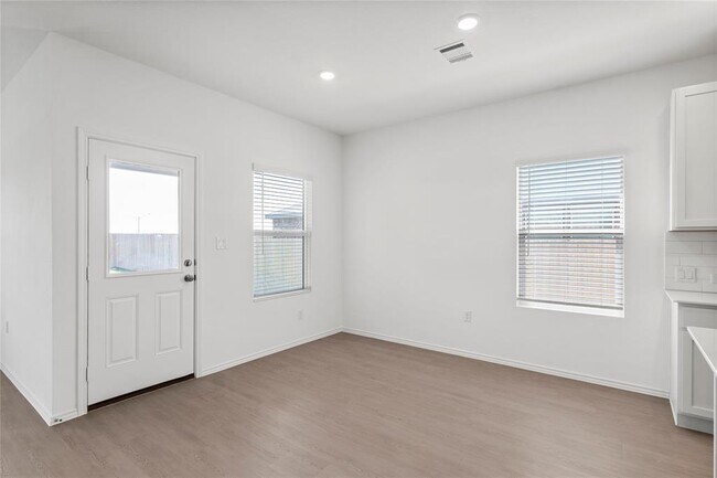Building Photo - 114 Miglia St