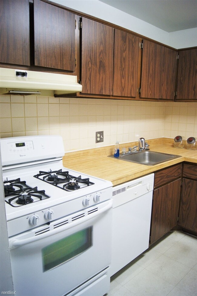 Building Photo - 2 br, 1 bath  - 14 Mountbatten Ct Apt 203