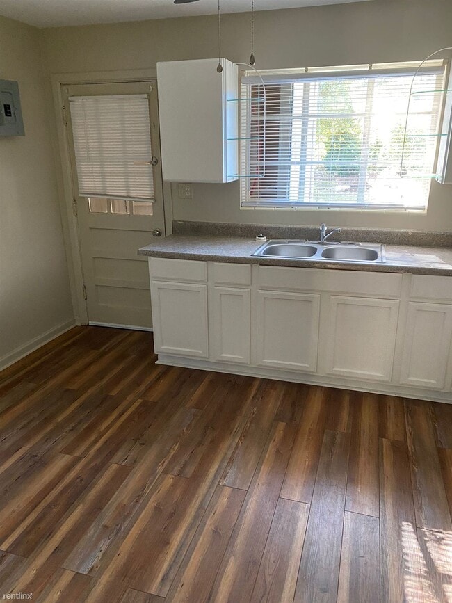 Building Photo - 2 br, 1 bath Duplex - 920 West 4th Avenue A