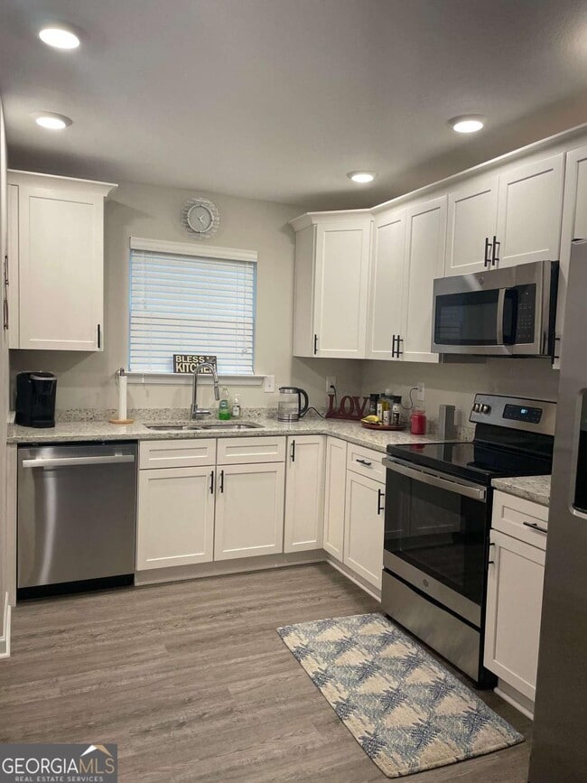 Building Photo - 114 Jaybee Dr