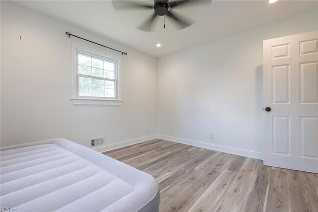 Building Photo - 314 Mohican Dr