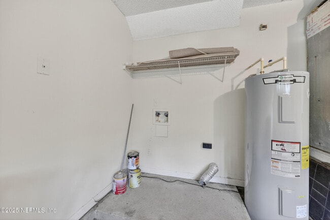Building Photo - 12799 Glade Springs Dr S