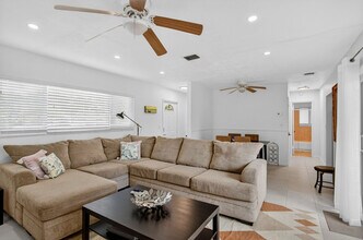 Building Photo - 2270 SE 5th St