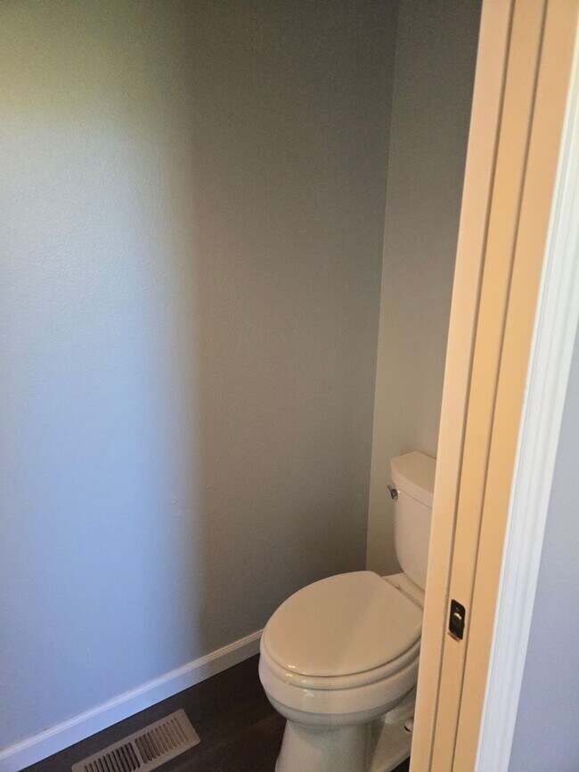 Building Photo - STATUS:AVAILABLE  | R17 | $ 2995