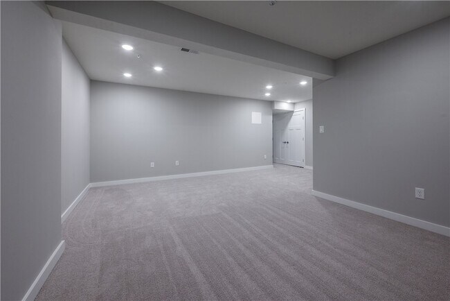 Building Photo - 353 Trinity Wy