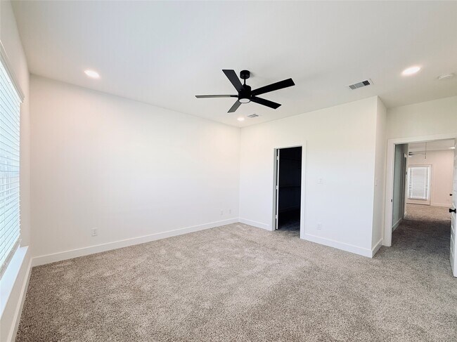 Building Photo - 16575 Oasis Glade Dr