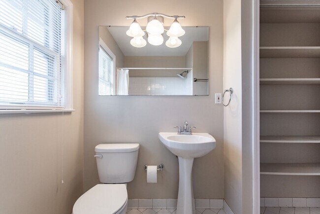 Building Photo - Fall in Love with this home!!!