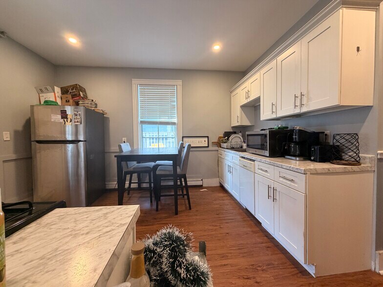 Building Photo - 18 Washburn St