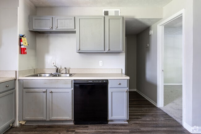 1BR, 1BA - 700SF - Kitchen - Maple Ridge