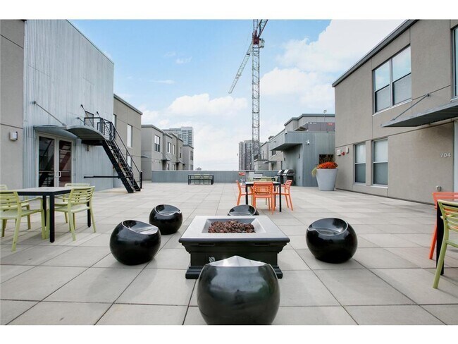 Building Photo - 521 S 7th St