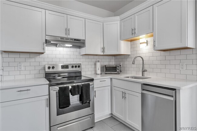 Building Photo - 617 Niagara St