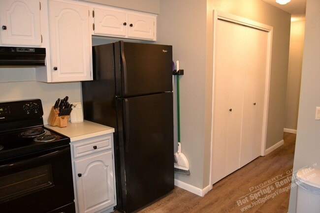 Building Photo - Lake DeSoto Area | Home |Unfurnished
