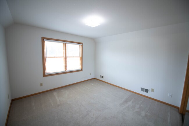 Building Photo - 1128 Madison St