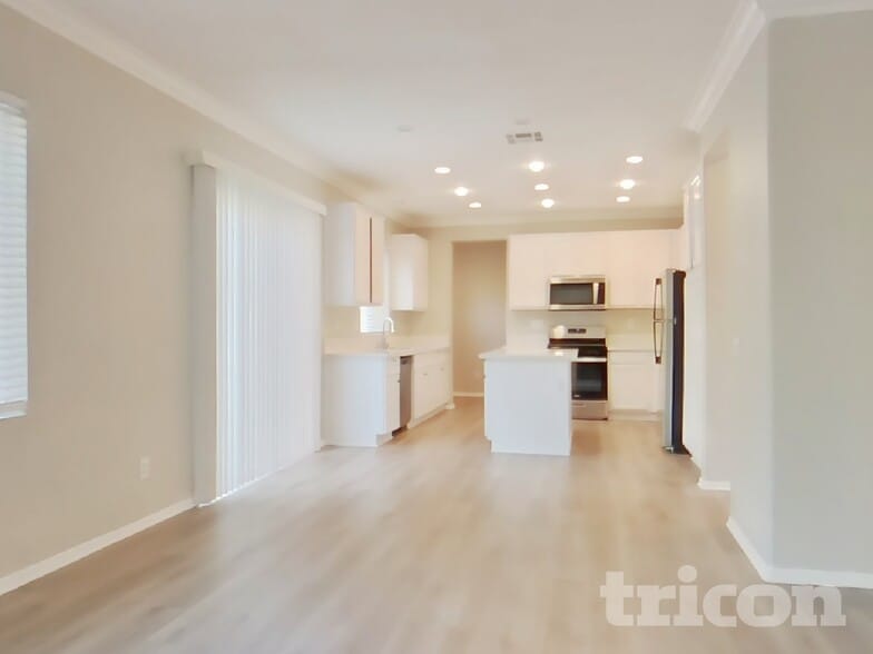 Building Photo - 33558 Iris Ln