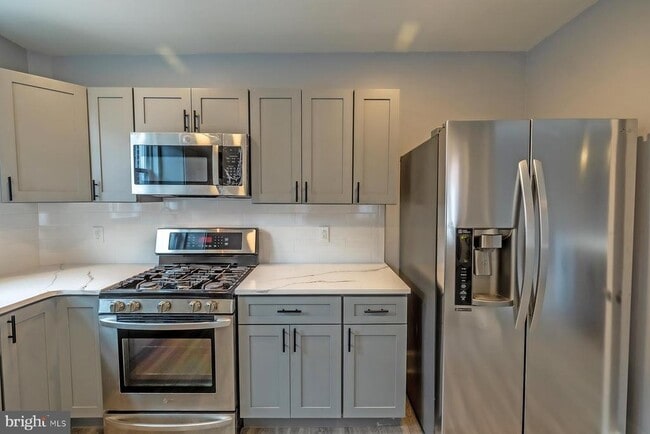 Building Photo - 3104 Stirling St