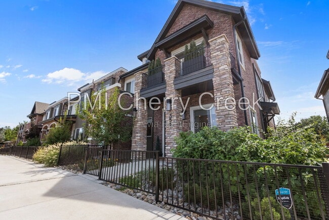 Building Photo - 356 E Orchard Rd