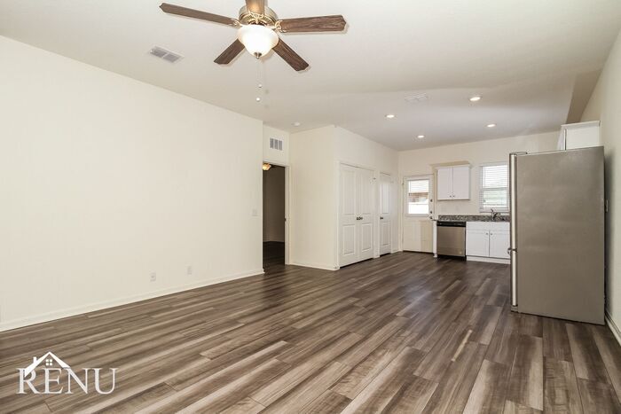 Building Photo - 13615 Summer Light