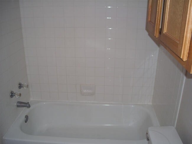 Building Photo - 2849 Southampton Way