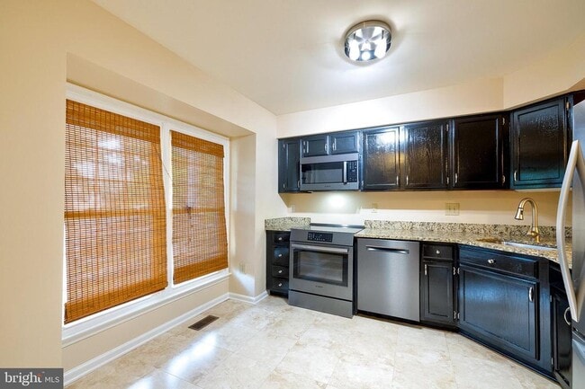 Building Photo - 11633 Pleasant Meadow Dr