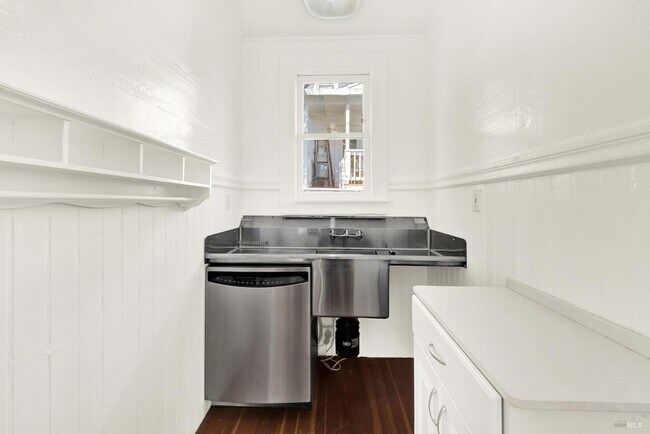 Building Photo - 520 Indian Aly