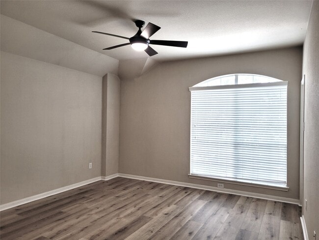 Building Photo - 26319 Longview Creek Dr