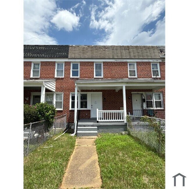 Primary Photo - 2 Bedroom Fenced In Home