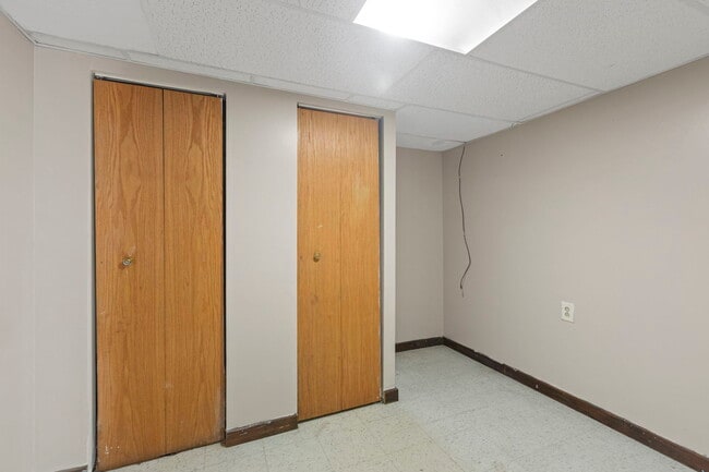 Building Photo - 933 Ridge Ave