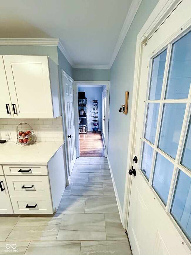 Building Photo - 5805 Norwaldo Ave