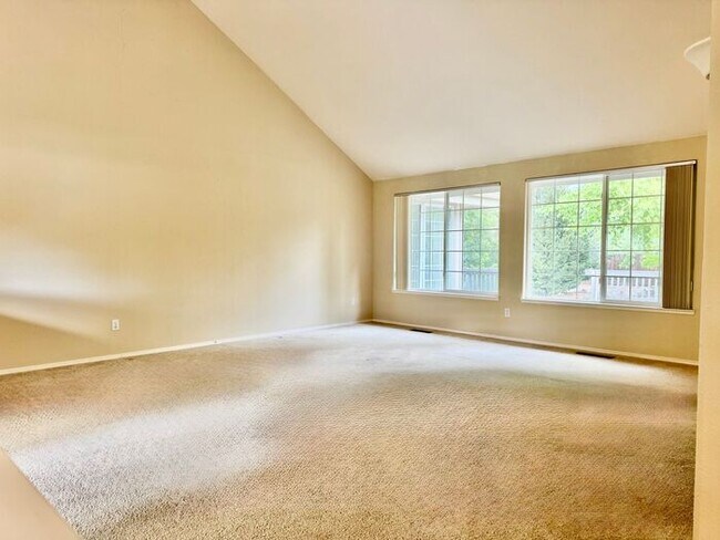 Building Photo - Spacious 3 Bed + Office | 3 Bath | 3-Car G...