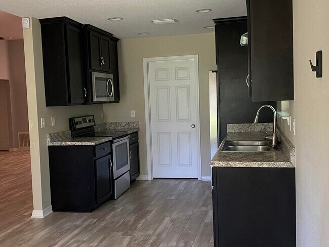 Building Photo - 3150 Vaccari Ct