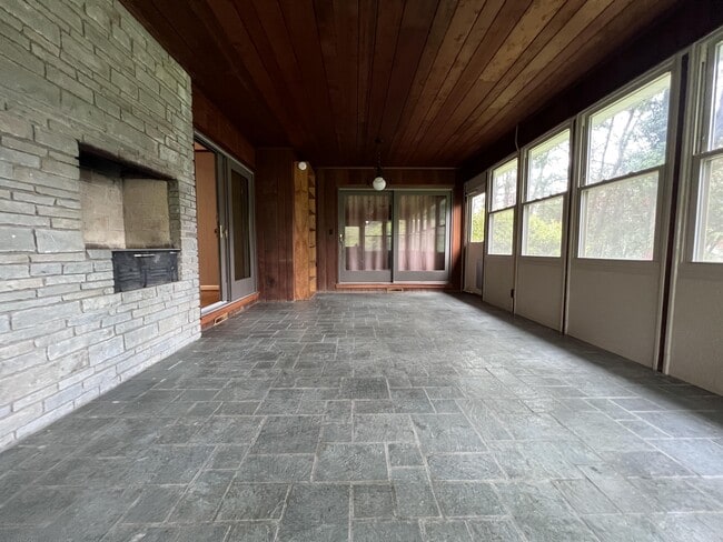 Building Photo - 3329 Collins Ferry Rd