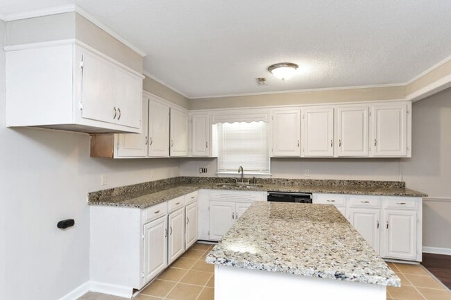 Building Photo - Hot Listing! Modern 3BR/2BA in Talladega –...