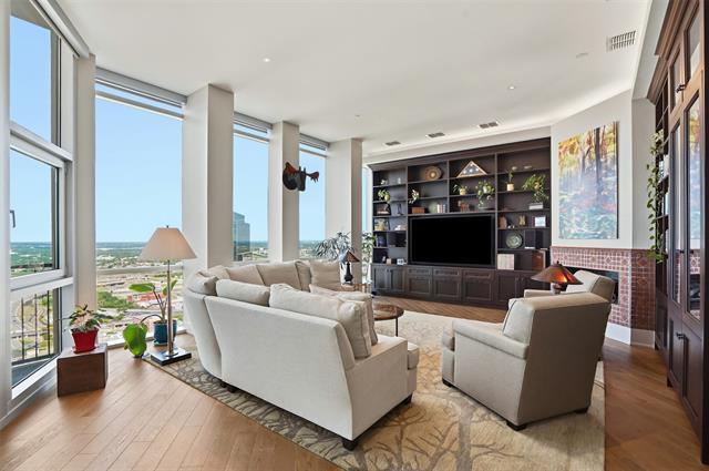 Building Photo - 500 Throckmorton St