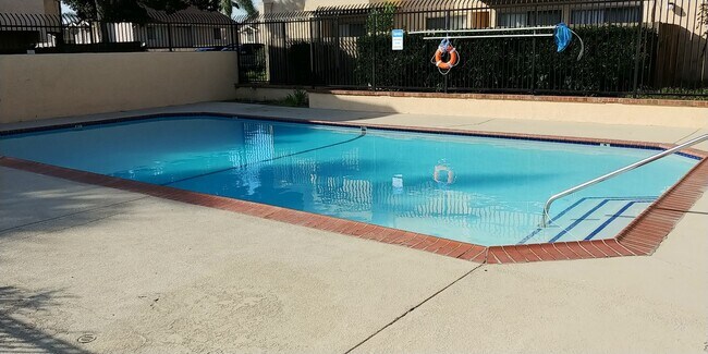 Building Photo - Spacious 2-Bedroom Townhome with Attached Garage and Washer/Dryer– El Cajon