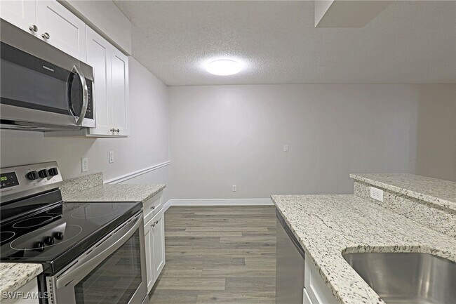 Building Photo - 5305 Summerlin Rd