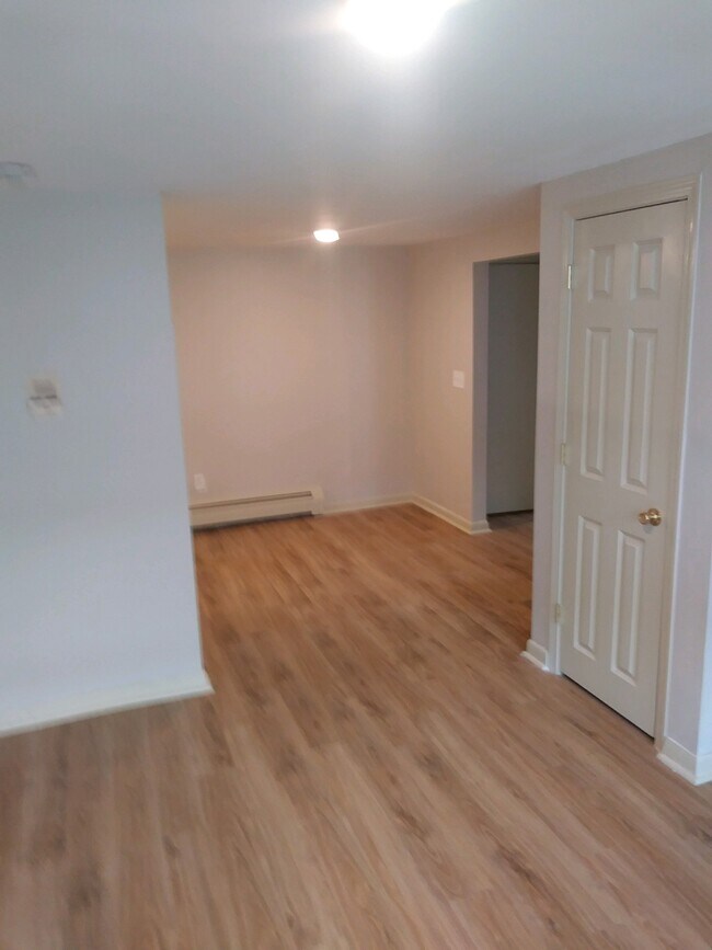 Building Photo - 66 Center St