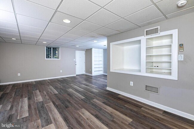 Building Photo - 11 Lexington Ct