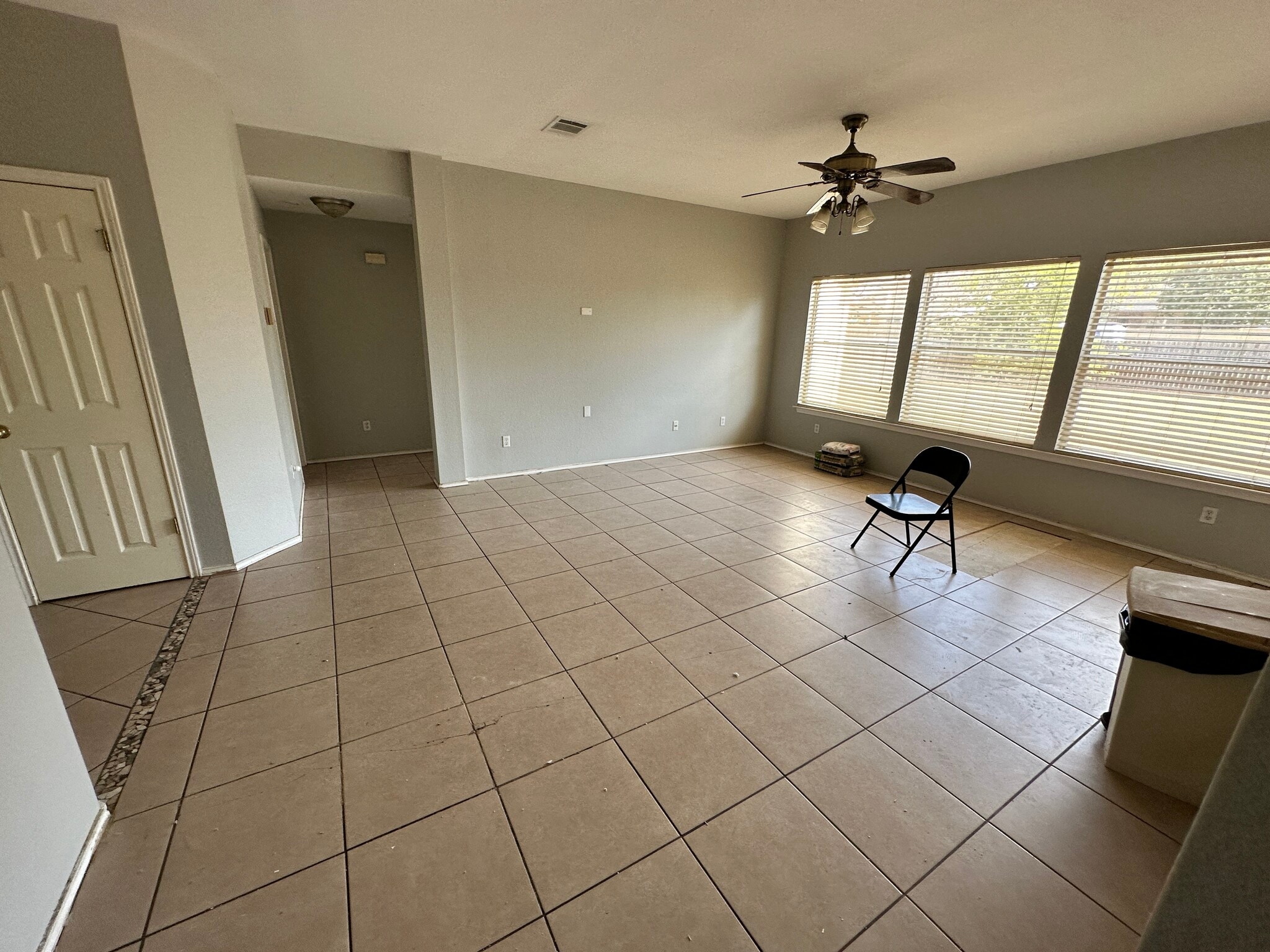 Lots of Light - 1003 Rolling Ridge Dr