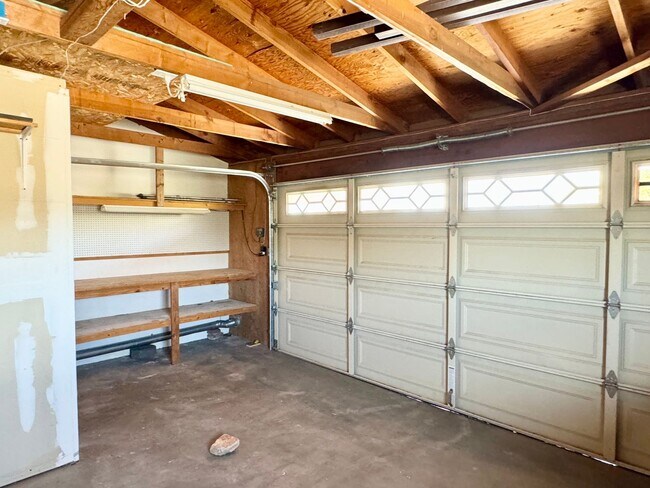 Building Photo - Come soon! 2 Bedroom home