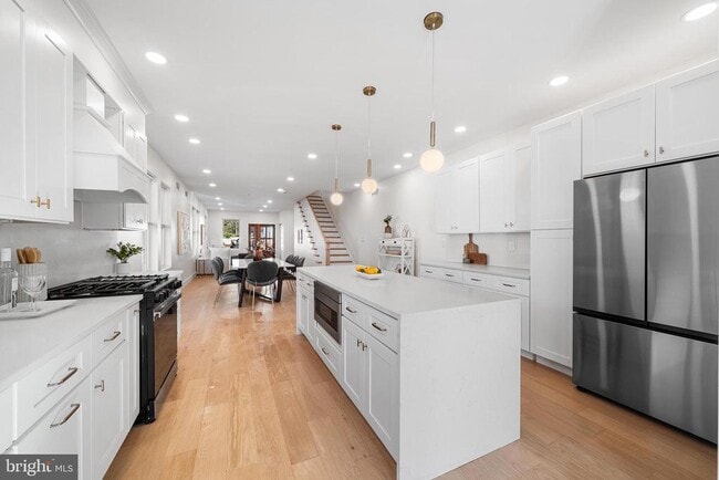 Building Photo - 703 Preston Ave