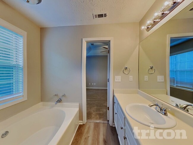 Building Photo - 1124 Whisper Wind Dr