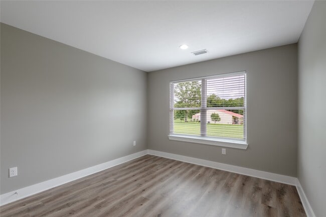 Building Photo - 250 Shady Oaks