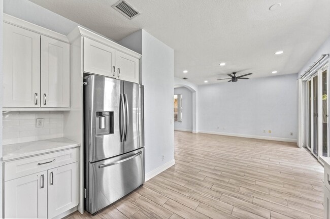 Building Photo - 5477 Queenship Ct