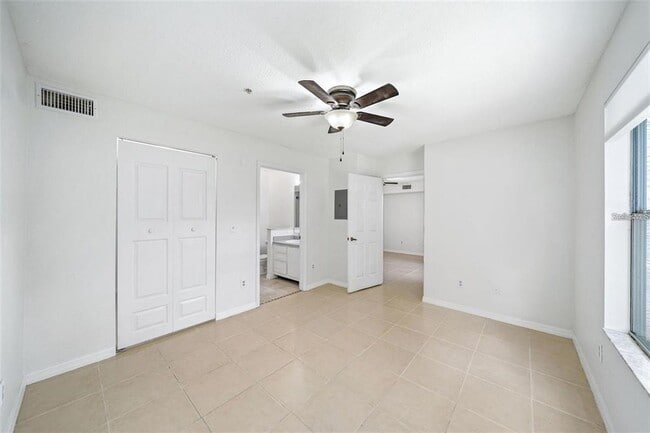 Building Photo - 823 Camargo Way