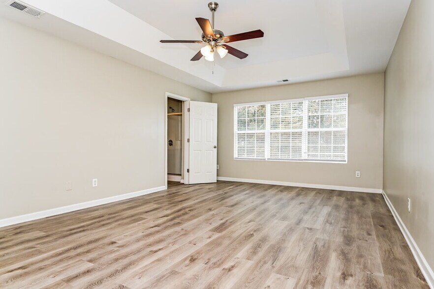 Building Photo - 298 Summit View Dr