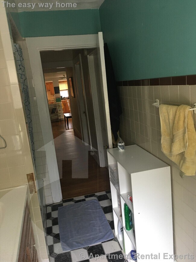 Building Photo - 28 A Cherry St