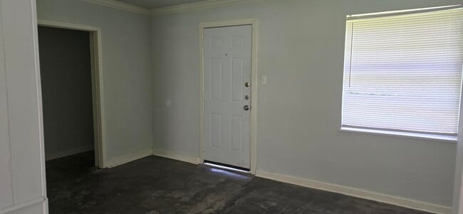 Building Photo - 301 Elbert Ln